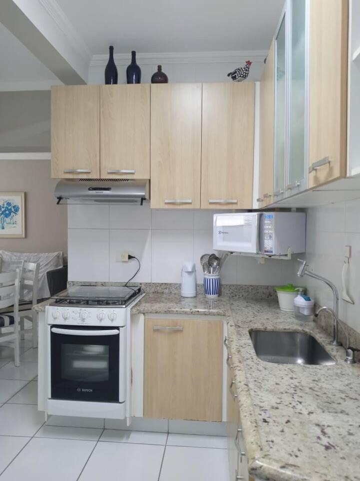 דירות גוארויה Apartamento completo na calçada da praia מראה חיצוני תמונה